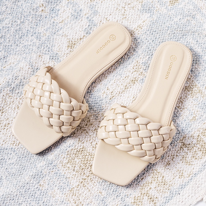 Bézs lapos sarkú szandál a D'Adda márkától 1