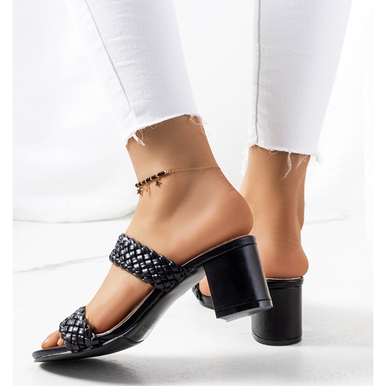 Fekete fonott sarokfülek 1