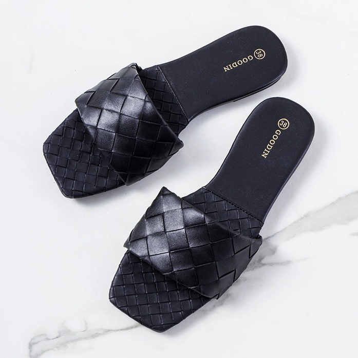 Fekete lapos sarkú cipő a Mabel márkától 1