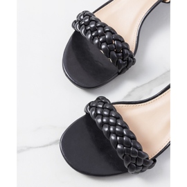 Fekete szandál a Margo poszton 1