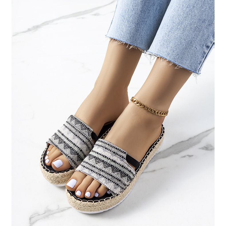 Fekete papucs az Ana platformon 1