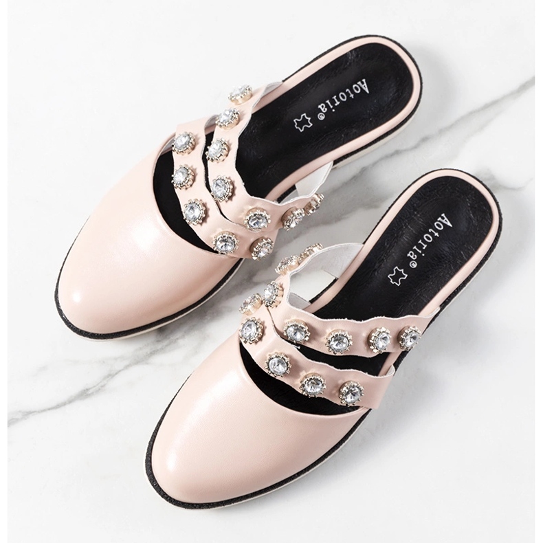 Asselt szegecsekkel díszített rózsaszín papucs 1