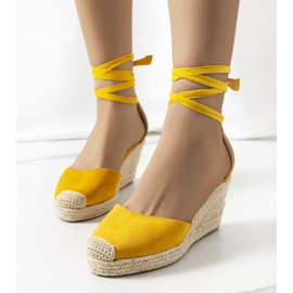 Sárga espadrillák a Tyler-éken 1