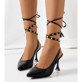 Fekete fűzős pumpák a Nudar márkától 1