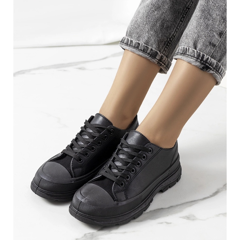 Fekete tornacipő vastag Nurbik talpon 1