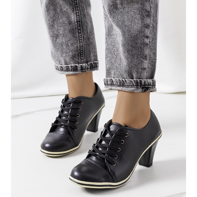 BM Fekete cipő a Filra poszton 1