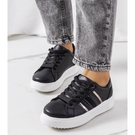 Fekete tornacipő a Goldsmi platformon 1