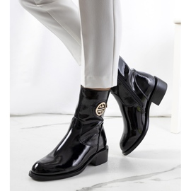 PA1 Fekete lakkos csizma a Rodoviától 1