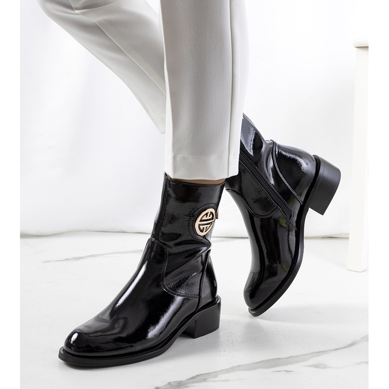 PA1 Fekete lakkos csizma a Rodoviától 1