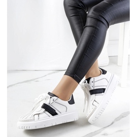 Fehér tépőzáras cipők a Pates-től 1