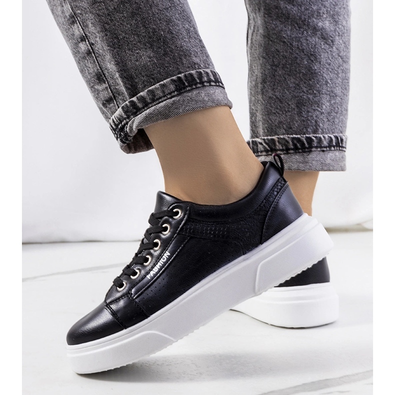 Fekete tornacipő vastag Louisiana talpon 1