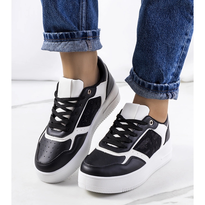 Fekete tornacipő a Coronel platformon 1