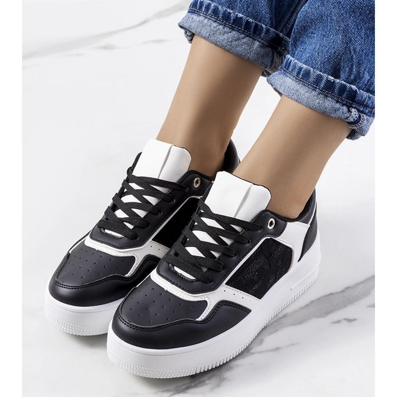 Fekete tornacipő a Coronel platformon 2