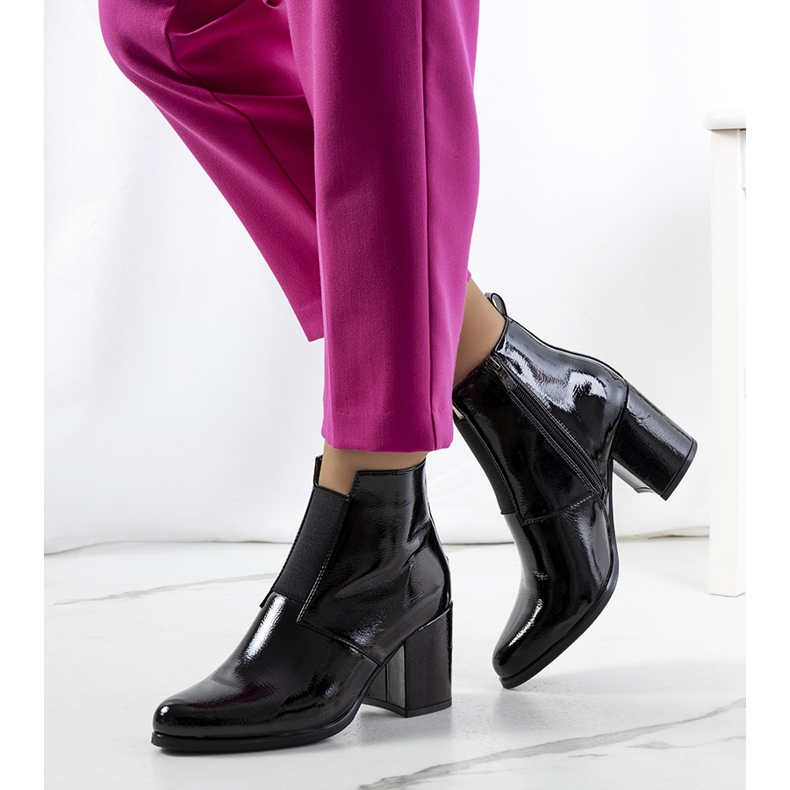 Fekete lakkbőr Norwichból 1