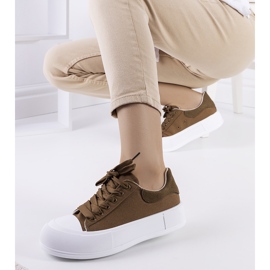 Zöld tornacipők a Kilkenny platformon 1