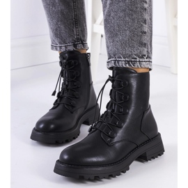 Fekete öko-bőr csizma a Cesterfieldtől 1