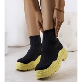 Fekete és sárga magas tornacipő a Marks-tól 1