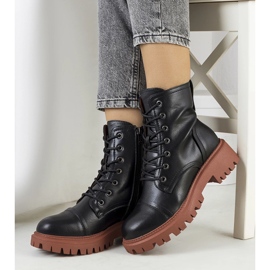 Fekete csizma barna Rukit talpon 1