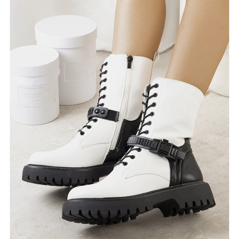 Livenza fehér táskái fekete 1