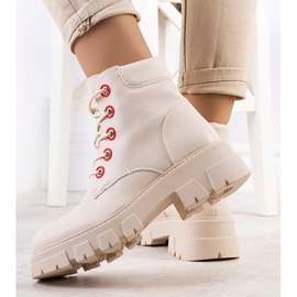 A márka bézs színű alacsony csizmái Ursa 1