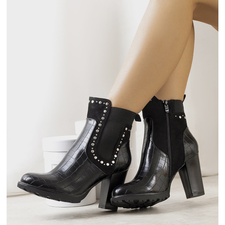 BM Fekete csizma a Marconi poszton 1