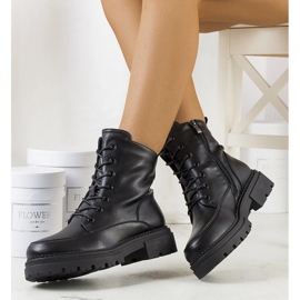 Calder fekete csapdái 1