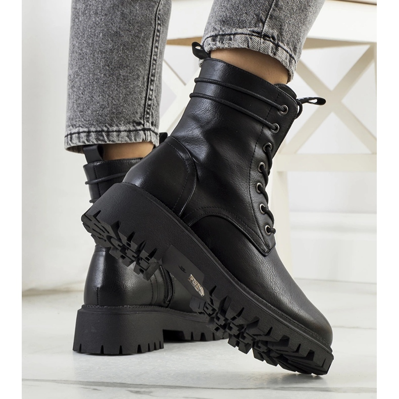 Aleida fekete csapdázók 1 Aleida fekete csapdázók 1