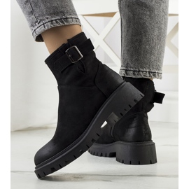 PA1 Fekete csizma az Alejandra márkától 1