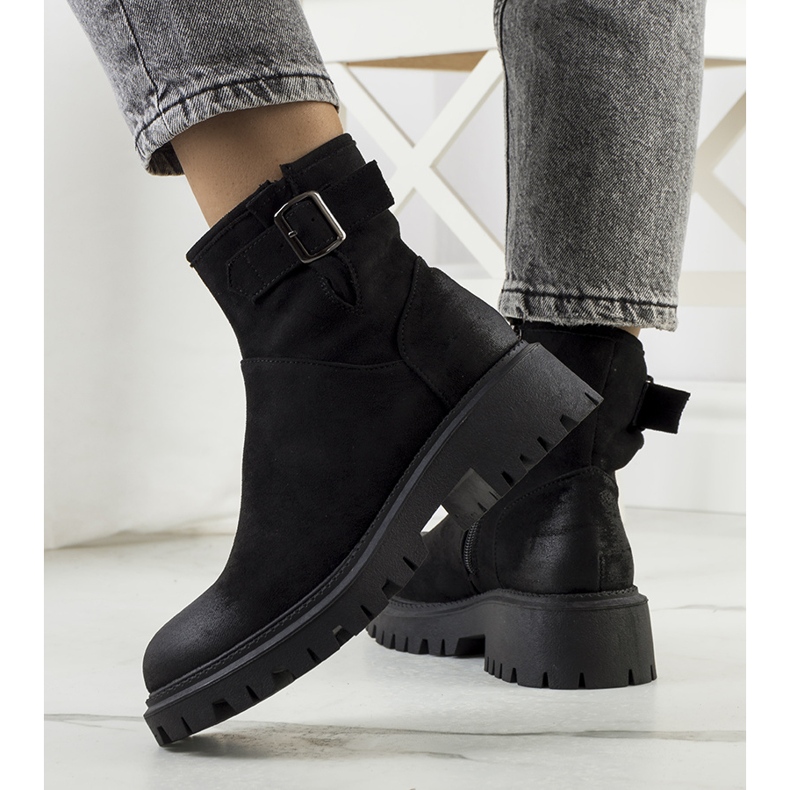 PA1 Fekete csizma az Alejandra márkától 1