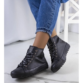 Fekete szigetelt tornacipő Big Star EE274110 1