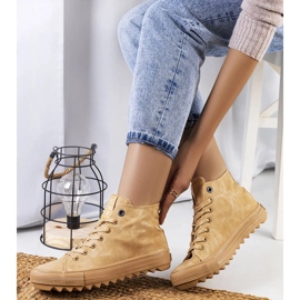 Barna szigetelt tornacipő Big Star GG274072 bézs 1