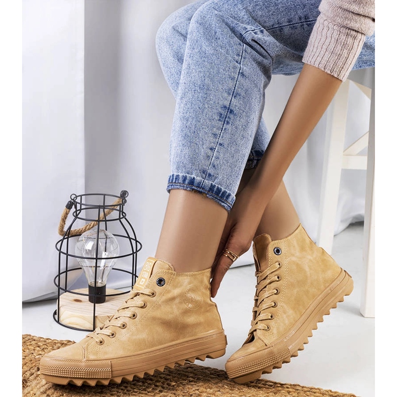 Barna szigetelt tornacipő Big Star GG274072 bézs 1