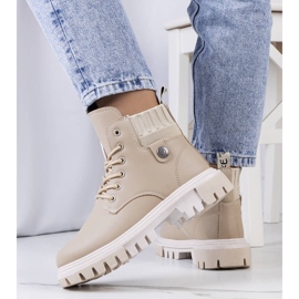 PA1 Bézs színű női csizma az Odell márkától 1