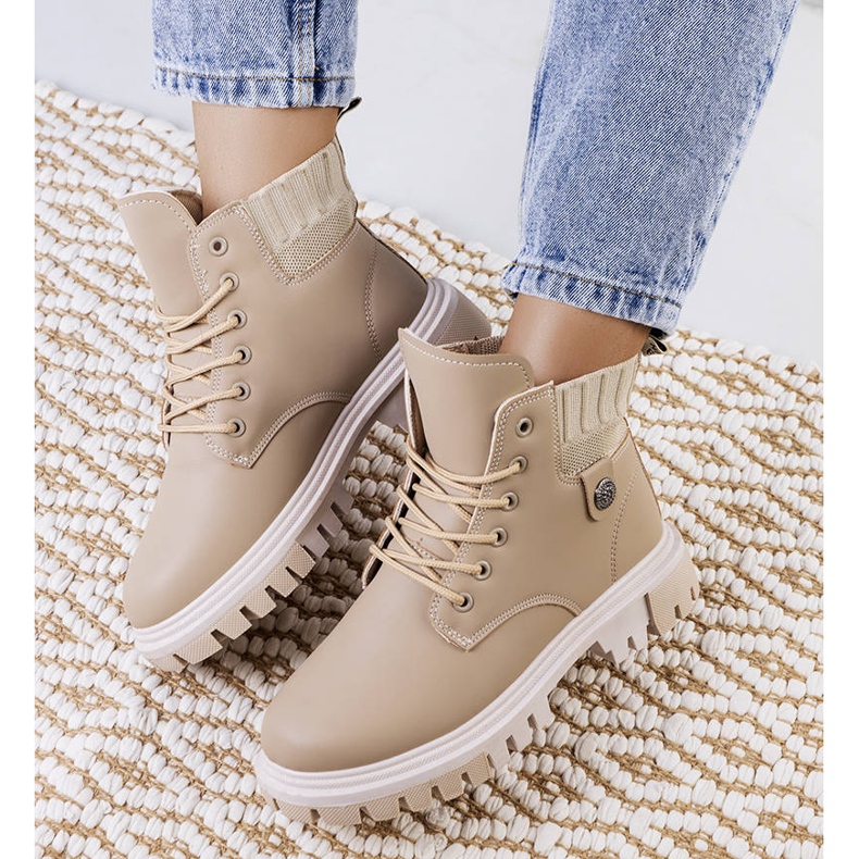 PA1 Bézs színű női csizma az Odell márkától 2