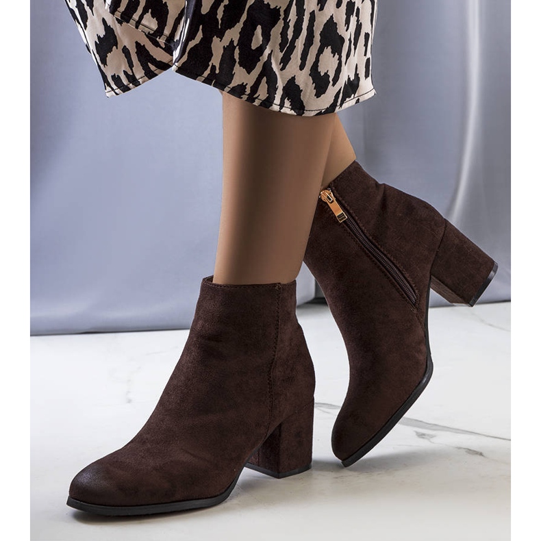 BM Barna bokacsizma a Silas poszton 1