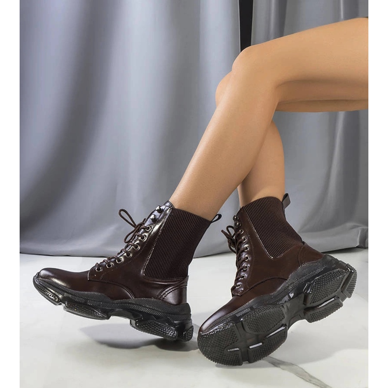 A márka barna csizmái Sedile 1