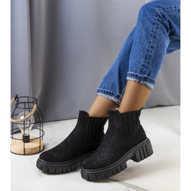 Fekete szigetelt csizma a Leiva márkától 1