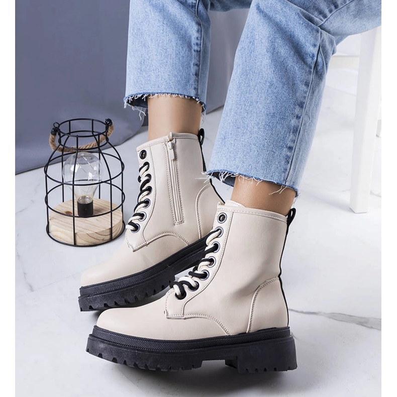 Bézs színű hőszigetelt bokacsizma a Jolene-től 1