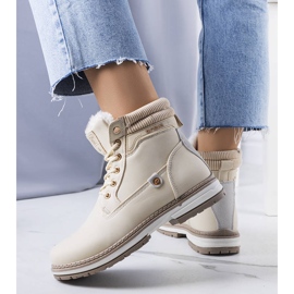 BM Bézs színű hőszigetelt csizma a Saylor-tól 1 BM Bézs színű hőszigetelt csizma a Saylor-tól 1