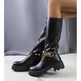 Fekete szigetelt csizma a Cortino cégtől 1