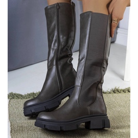 A márka zöld, meleg csizmái Flores 1