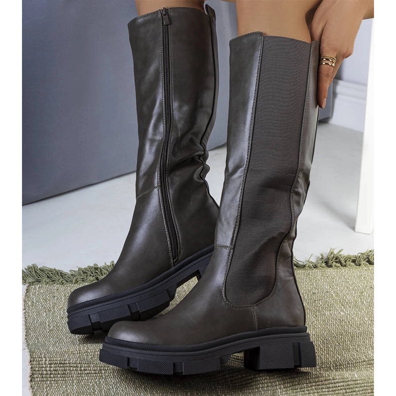 A márka zöld, meleg csizmái Flores 1