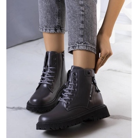 Szürke szigetelt csizma az Anja márkától 1