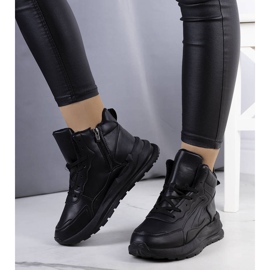 Fekete szigetelt tornacipő a Tasmától 1 Fekete szigetelt tornacipő a Tasmától 1