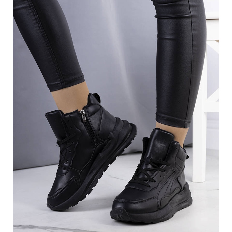 Fekete szigetelt tornacipő a Tasmától 1 Fekete szigetelt tornacipő a Tasmától 1