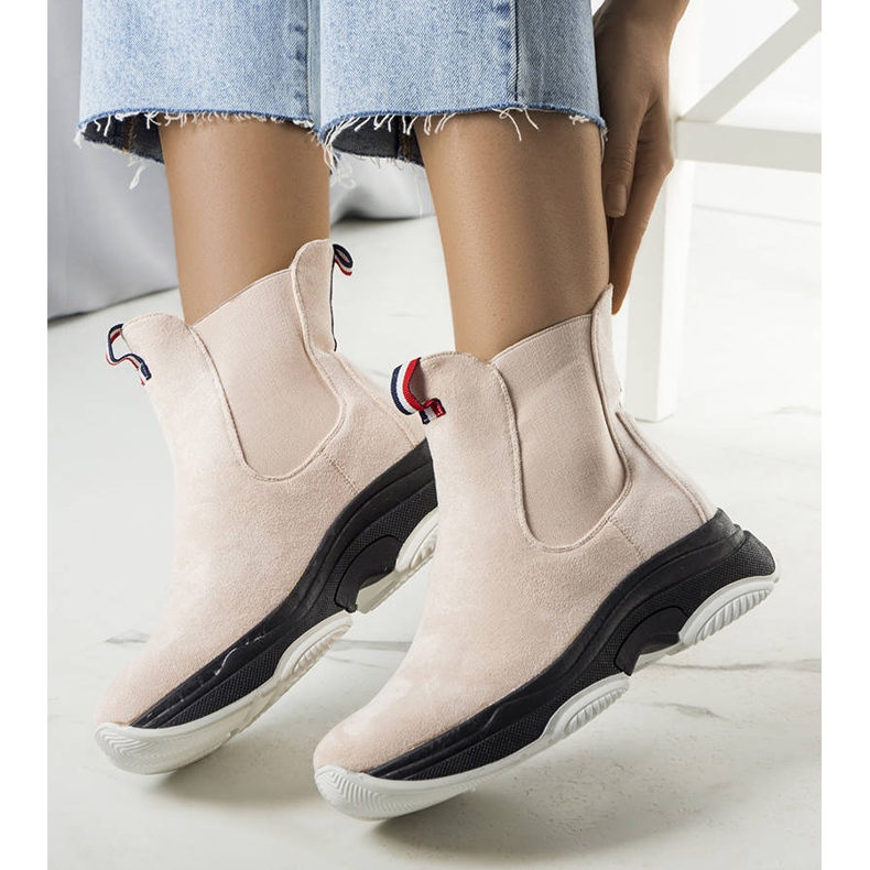 BM Takani bézs színű hőszigetelt csizma 1