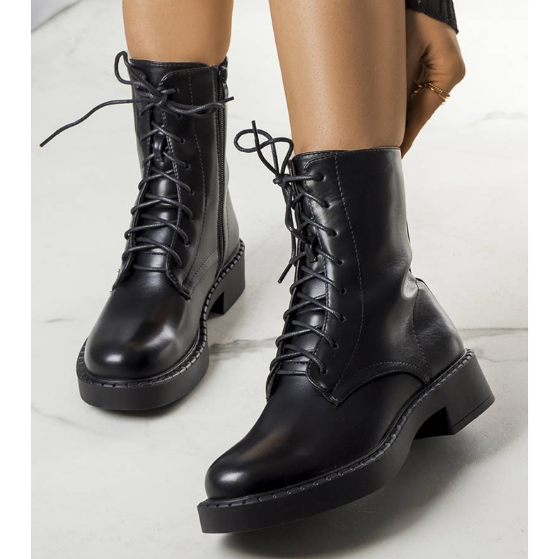 BM Fekete szigetelt csizma az Ildartól 1