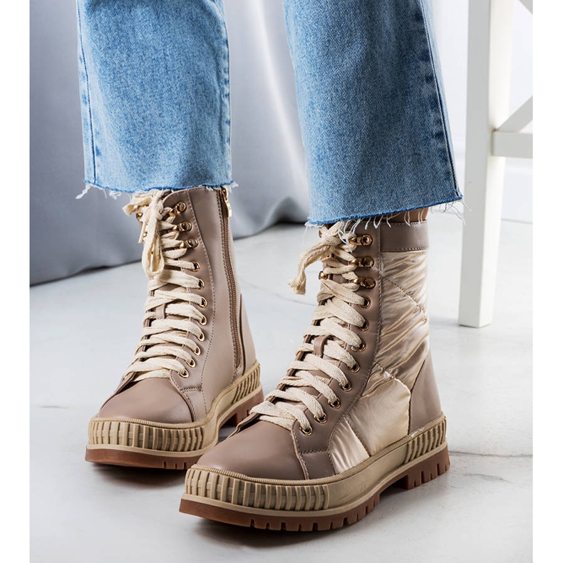 Bézs színű hőszigetelt csizma a Haminától 1 Bézs színű hőszigetelt csizma a Haminától 1