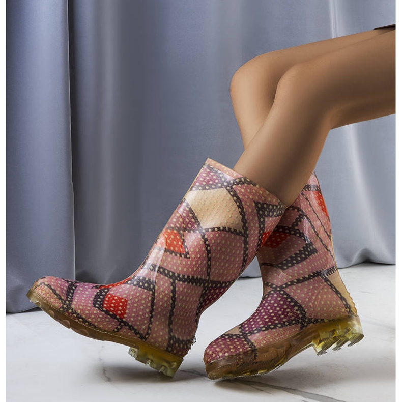 A márka rózsaszín magas csizmái Massby 1 A márka rózsaszín magas csizmái Massby 1