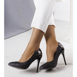 Fekete csillogó pumpák a Naina-tól 1